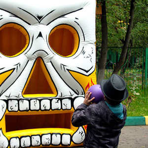 Calavera inflable de dardos nuevos, atracción de dardos inflables "Calavera" a la venta, campo de tiro de calavera pirata hinchable - Product Image 2