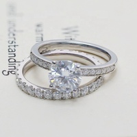 Ensemble de bagues en argent Sterling plaqué Rhodium 925 Moissanite 8MM 2CT bague ronde Moissanite avec anneau d'éternité de 2mm