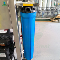 Machine RO industrielle compacte 250 LPH 0,25 T/H avec châssis en acier inoxydable et système d'osmose inverse avec boîtier de filtre bleu intégré