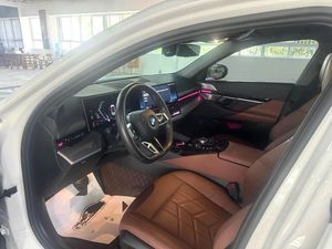 <span class=keywords><strong>BMW</strong></span> <span class=keywords><strong>Serie</strong></span> 5 2024 Sedán Usado, Volante a la Izquierda, Automático, Turbo, Cuero Oscuro, para Exportación - Product Image 6