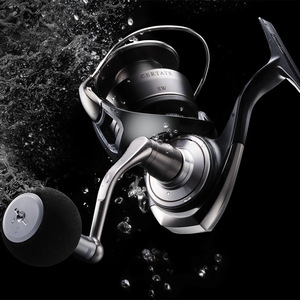 Moulinet spinning Daiwa 24 Certate SW pour eau salée, corps en alliage d'aluminium, étanche, pour la pêche en bateau et la pêche au jig. - Product Image 2