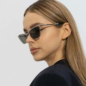 Gafas de Sol Rectangulares Retro Personalizadas con Logotipo para Mujer, Montura Metálica, Protección UV400, Estilo Ojo de Gato - Product Image 5