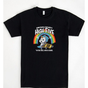 เสื้อยืดไฮไฟว์สีดำ สำหรับผู้ใหญ่ ไซส์กลาง ลายยูนิคอร์นสุดฮา - Product Image 1