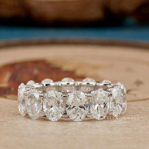 Anillo de Diamantes de Joyería Fina de Lujo con un Diamante Central Redondo Brillante y Delicados Detalles en Pavé para un Romance Eterno - Product Image 6