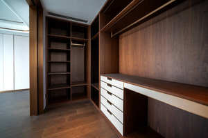 Armario de Dormitorio Multifuncional de Diseño de Madera Maciza de Lujo Personalizado de Alta Calidad - Product Image 2