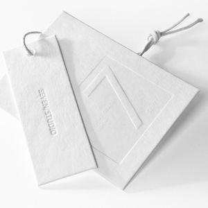 Etiqueta de ropa personalizada 700g arte papel de algodón personalidad simple etiquetas colgantes universales etiquetas de impresión en relieve con cuerda - Product Image 4