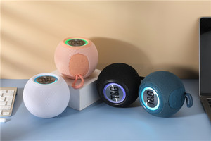 Mini inalámbrico portátil para altavoz <span class=keywords><strong>Bluetooth</strong></span> con iluminación LED RGB Tarjeta de tela Cine en casa Salida alimentada por batería de 5W - Product Image 4