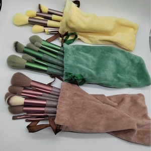 Set di 13 Pennelli per Trucco per Correttore, Pennelli per Balsamo Labbra, Pennelli per Eyeliner, Pennelli per Sopracciglia, Pennelli per Viso e Fard - Product Image 1