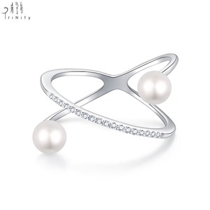 Anillo de doble perla entrelazada de diseño elegante y alta calidad, en oro blanco de 18 quilates con diamantes naturales incrustados, para uso diario. - Product Image 1