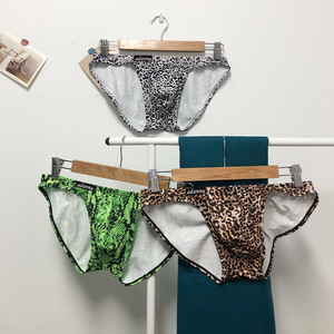 <span class=keywords><strong>Slip</strong></span> all'ingrosso da <span class=keywords><strong>uomo</strong></span> con stampa modello di pelle di serpente ad alta elasticità per personalizzazione biancheria intima di leopardo sport Sexy Bikini <span class=keywords><strong>slip</strong></span> - Product Image 3