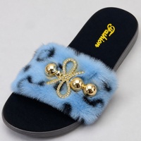 Claquettes en fausse fourrure léopard pour femmes, pantoufles à nœud en strass, semelle souple antidérapante en PVC, vente en gros, MOQ 1800