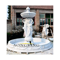 Fontaine ronde en marbre blanc sculptée à la main avec des pots de fleurs et une statue de nymphe