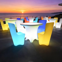 Meubles de restaurant personnalisés, chaises de restaurant d'extérieur en plastique imperméable avec éclairage RGB solaire, pour café, hôtel, bar, événements