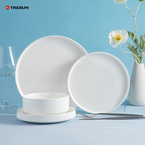 Service de vaisselle de luxe blanc 16 pièces en porcelaine osseuse nouveau kit d'assiettes en porcelaine pour usage domestique sûr et personnalisable pour les hôtels - Product Image 1