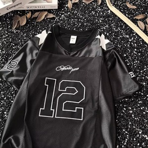 Camiseta de manga corta con cuello en V y bordado de letras retro americanas, unisex, de verano, a la moda, con malla y estilo deportivo holgado. - Product Image 3