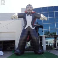Modèle de figurine gonflable géante réaliste de Dracula le vampire avec éclairage LED pour fête d'Halloween/carnaval/vente au détail/foire commerciale/jardin