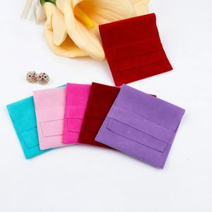 Sacs à bijoux en suède à rabat, 8x8cm, double face en velours, pour emballage de bagues, boucles d'oreilles, colliers et pendentifs - Vente en gros - Product Image 2