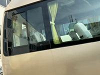 Bus d'occasion Kinglong Lhd à bas prix Autocars d'affaires de passagers 22 places Bus à vendre