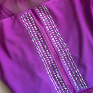 Tenue <span class=keywords><strong>de</strong></span> danse <span class=keywords><strong>de</strong></span> performance violette avec épissage en maille et sangle croisée en strass pour justaucorps <span class=keywords><strong>de</strong></span> <span class=keywords><strong>gymnastique</strong></span> <span class=keywords><strong>artistique</strong></span> pour filles - Product Image 4