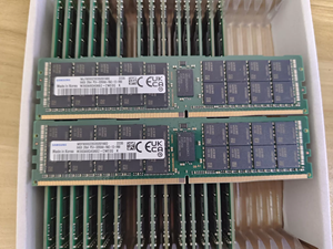 Module de mémoire serveur Samsung M393A8G40BB4-CWE 64 Go DDR4 3200 ECC REG en boîte - Product Image 2