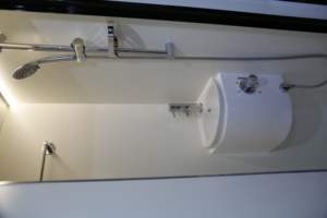 Autocaravana de Lujo y Espaciosa ECOCAMPOR de 14.6 pies con Cama para Acampar al Aire Libre - Product Image 5