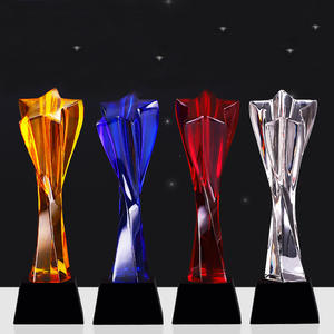 उत्सव के लिए सस्ती कीमत उच्च गुणवत्ता वाले रंगीन पुष्प कॉलम क्रिस्टल ट्रॉफी रचनात्मक कस्टम ट्विस्ट क्रिस्टल ट्रॉफी - Product Image 1