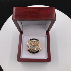 Ensemble de Six Bagues de Championnat des <span class=keywords><strong>Lakers</strong></span> de Los Angeles Commémorant la Retraite de <span class=keywords><strong>Kobe</strong></span> <span class=keywords><strong>Bryant</strong></span>, Bijoux en Alliage Plaqué Or Incrusté - Product Image 5