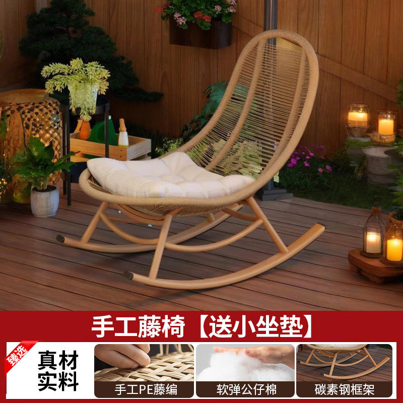 เก้าอี้หวายทำมือพร้อมเบาะรองนั่งขนาดเล็ก