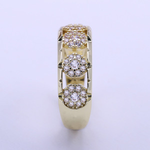 Anello da Donna Traforato con Pavé, Elegante Gioiello da Dito alla Moda - Product Image 6