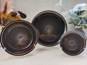 Ensemble de 3 assiettes à dîner en porcelaine noire de style européen, écologiques et compétitives, avec incrustations dorées - Product Image 3