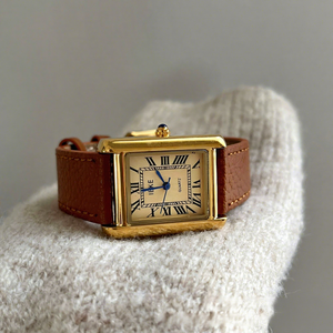 <span class=keywords><strong>Orologio</strong></span> al Quarzo da <span class=keywords><strong>Donna</strong></span> dal Design Retrò Classico con Quadrante a Lancette e <span class=keywords><strong>Cinturino</strong></span> <span class=keywords><strong>in</strong></span> <span class=keywords><strong>Pelle</strong></span> Quadrato per Pendolari - Product Image 1