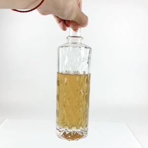 Botella <span class=keywords><strong>de</strong></span> vidrio cilíndrica <span class=keywords><strong>de</strong></span> 500ml con <span class=keywords><strong>patrón</strong></span> en forma <span class=keywords><strong>de</strong></span> diamante en relieve - Product Image 1