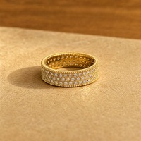 Großhandel Anpassbarer Hip-Hop Unisex Breiter Dreireihiger Laborgezüchteter Diamanten-Ring aus Massivem 18k Gold mit 5D-Verarbeitung
