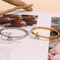 Gelang Fashion Eropa dan Amerika Terbuat dari Baja Tahan Karat Berlapis Emas 18K dan Bertahtakan Bunga dengan Berlian Putih