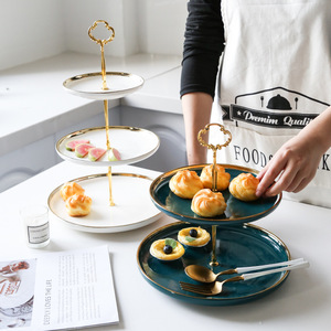 Mariage or jante blanc <span class=keywords><strong>vert</strong></span> céramique porcelaine gâteau dessert serpent support de <span class=keywords><strong>table</strong></span> or gâteau stand niveau - Product Image 1