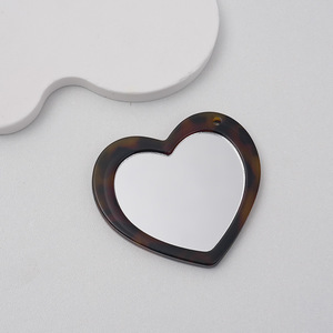 Creativo multifuncional transfronterizo espejo en forma de corazón peine llavero colgante lindos accesorios de maquillaje para el día a día - Product Image 6