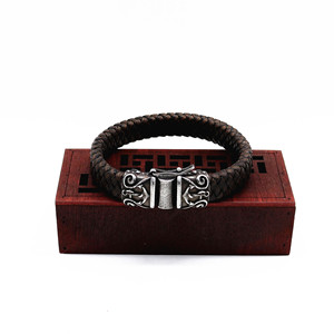 Yunnique Pulsera unisex de cuero negro tejido con cordón, hebilla de plata tibetana, diseño geométrico, accesorio de moda. - Product Image 5