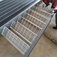 Marches d'escalier en grille d'acier galvanisé à chaud, plaque antidérapante à motif damier, nez de marche antidérapant pour plateforme de passage extérieure