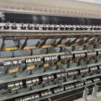 Machine de filature à anneaux avec composants de moteur pour la production de fil bouclé