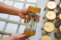 Boîte à parfum en acrylique transparente personnalisée, cadre en cuir vert, boîte cadeau d'aromathérapie, emballage de parfum de luxe en forme de cylindre