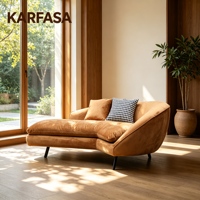 Chaise longue moderne en velours, fauteuil d'appoint incurvé, canapé deux places caramel avec pieds en métal noir pour salon, chambre, hôtel