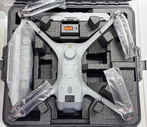 Sistema de Cámara Dual Avanzado Matrice 4T&4E UVA para Tareas de Inspección y Topografía Detalladas, Alta Eficiencia Garantizada, en Stock - Product Image 1