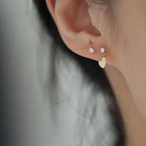 Mini boucles d'oreilles asymétriques en gros en or véritable 9 carats-Étudiant amical, Style élégant exclusif, Collection 2021, kj365-Étudiant - Product Image 4