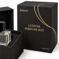 Boîte à parfum rigide verticale en papier spécial noir avec logo personnalisé, texture textile gaufrée, insert en mousse surélevé, finition mate, 10x10x14cm