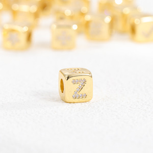 Pendentif dés en cuivre incrusté de zircon, plaqué or 18 carats véritable, personnalisé, petit <span class=keywords><strong>cube</strong></span>, 26 lettres anglaises, pour femme, usage quotidien - Product Image 6