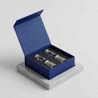 Boîte magnétique personnalisée pour l'emballage de flacons de parfum, boîte en papier de style livre à rabat de luxe avec logo UV spot