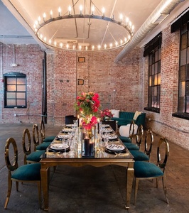 Bàn Quán Bar Cao Cấp Dùng Cho Tiệc Cocktail Bằng Thép Không Gỉ Màu Vàng Kim Sang Trọng Với Mặt Kính Màu Đen - Product Image 4