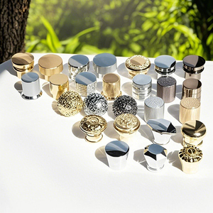 Venta Directa de Fábrica: Tapa Metálica de Lujo de 15mm, Dorada, Plateada, de Zamac para Botellas de Perfume de Vidrio - Product Image 1