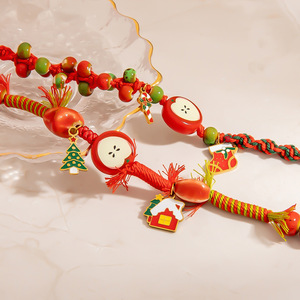 Bracelet en perles motif pomme de Noël, chaîne tressée colorée, bijoux unisexe pour usage quotidien - Product Image 1