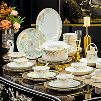 Nouveau ensemble de vaisselle en porcelaine osseuse de style chinois bol et assiette de grande valeur pour le dîner cadeau de ménage avec motif floral
